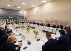 После беспорядков в Дагестане Андрей Бочаров провел встречу с представителями религиозных конфессий и национальных диаспор