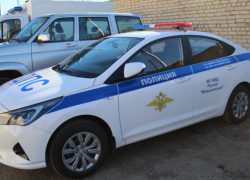 В день профессионального праздника камышинские полицейские получили новые автомобили