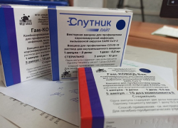 В Камышин поступает вакцина "Спутник Лайт", огромную партию которой привезли в Волгоград