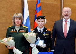 Камышинская школьница Саша Котенко спасла взрослого мужчину и получила медаль