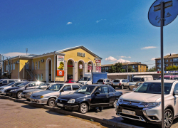 Какая зона отдыха у "Победы"? Только забитая парковка! - камышанка