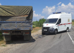 На дороге между Жирновском и Камышином большегруз налетел на "скорую": молодая медсестра в больнице