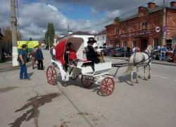 По какому случаю в соседней с Камышином Дубовке можно 17 сентября прокатиться в карете