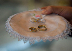 Пенсионера из левобережного Николаевска нахалка-мошенница одурачила со снятием "венца безбрачия"