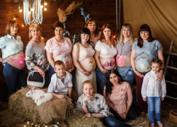 В Камышине смелые беременные женщины предоставили под лирические картинки... свои животы