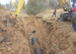 В Камышине директор "Водоканала" Юрий Толмачев заявил, что отныне дает гарантии автомобилистам от провалов их машин в водопроводные пустоты