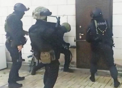 В Камышин для проведения следственных действий доставлен арестованный 23-летний "криминальный гений" 