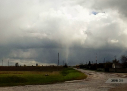 Недалеко от Камышина прошелся и попал на камеру торнадо