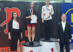 Камышинские силачи и силачки на чемпионате по пауэрлифтингу вызвали восторг у зрителей