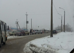 В Камышине из-за ДТП на время оказался затруднен проезд на спуске-подъеме у межрайбазы