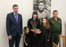 Государственные награды торжественно передали в Камышине родным погибших героев СВО