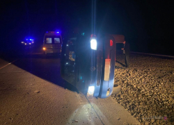 На федеральной трассе бились друг в друга три иномарки, есть пострадавший