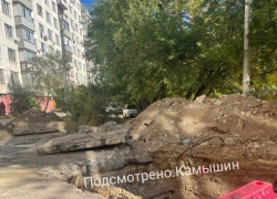 В Камышине жителей напрягают опасные котлованы посреди густонаселенного жилого микрорайона