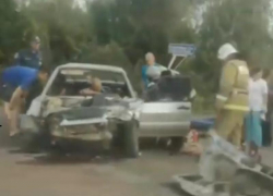 На трассе в Волгоградской области у границы Новоаннинского района сегодня вечером, 7 августа, случилось страшное ДТП (ВИДЕО)