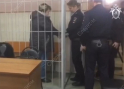 Шок: пьяная сиделка била беспомощного инвалида утюгом и полосовала ножом