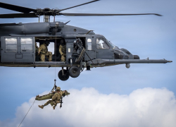 Спасем или закопаем под бомбами: стала известна судьба второго сбитого в Иране американского пилота с F-15