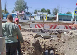 В Камышине подрядчики энергетиков начали "сворачиваться" на улице Текстильной, где все лето шел ремонт участка теплотрассы