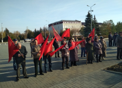 В Камышине по случаю годовщины Октябрьской революции коммунисты собрались на митинг