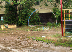 Ливень смыл в Камышине остатки песка с детских площадок: УК, вопрос для вас и депутатов, - камышанка