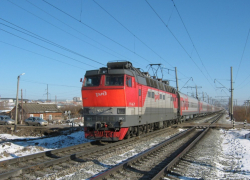 Пока пассажирский поезд шел из Кисловодска до Петрова Вала в Камышинском районе, состав "наткнулся" на подозрительный предмет