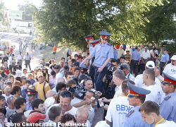 В годовщину смерти Жириновского камышане вспоминают, как Владимир Вольфович раздавал деньги у железнодорожного вокзала в Камышине