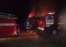 У камышан загорелось сразу два дома - и в городе, и в селе; из-под головешек извлекли труп