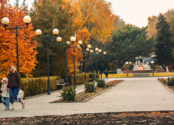 В Волгограде на праздник гостей кормят бесплатной ухой, а в Камышине "кормят" концертом