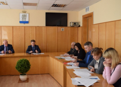 Камышане не понимают, как чиновники могут сами себя проверить на коррумпированность