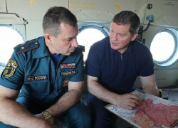 Губернатор с главой регионального МЧС на вертолете кружат над Волгоградской областью, - "Блокнот Волгограда"