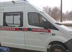 Под Камышином на трассе не разъехались иномарки, пострадала женщина