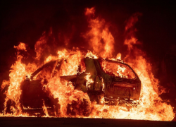 35-летний кавалер поссорился со своей возлюбленной и сжег ее автомобиль дотла