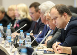 Депутаты Облдумы решили потратить почти миллион на подарочные часы от своего имени - в футляре под кожу крокодила