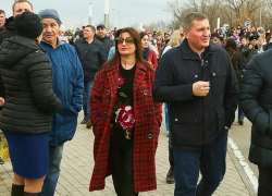 Губернатор Андрей Бочаров показал доходы за 2021 год - свои и супруги