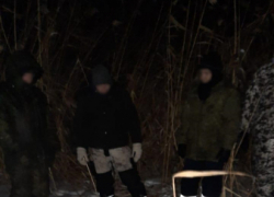 Полицейские на снегоходах отправились в погоню за браконьерами и настигли беглецов