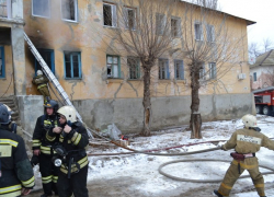 В больнице Камышина умер 42-летний мужчина, получивший страшные ожоги и отравление во время пожара в старом общежитии на улице Кирова 5 января