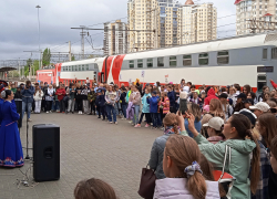 Губернаторская пресс-служба сообщила, что туристы нахлынули в Волгоградскую область двухэтажными поездами
