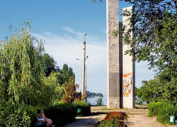 Какая надпись могла стоить "жизни" уничтоженным стелам у историко-краеведческого музея в Камышине?