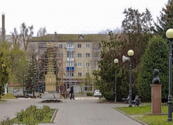 В Камышине не управились с соблюдением срока сдачи стелы "Рубеж Сталинградской доблести" на площади Павших борцов 