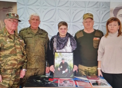 "Парта героя" - участника специальной военной операции Дмитрия Новикова - теперь будет в колледже в Камышине