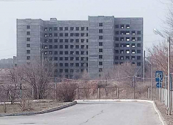 Что решили с жутким недостроем в Камышине, история которого связана с  детьми-самоубийцами? - камышанка