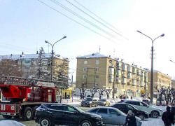 В Камышине в пятиэтажке на улице Некрасова загорелась комната