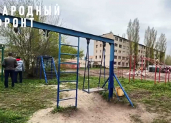 ОНФ "предписал" администрации Станислава Зинченко избавить детей от опасных качелей в 7-м микрорайоне (ВИДЕО)