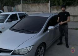 Полицейские в Камышине задержали подозреваемых в краже денежных средств с банковского счёта, на которые злоумышленники успели купить авто
