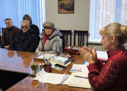 Глава Камышинского района Елена Береговая встретилась с пострадавшими от взрыва бытового газа в доме