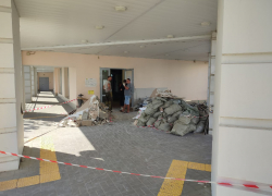 В Камышине посетители головного офиса Сбера на Партизанской не могут попасть вовнутрь - сколько продлится ремонт, пока неизвестно
