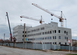 В Камышине прорисовывается четвертый этаж новой поликлиники на улице Советской