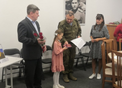 Родным героев передали ордена в Камышине