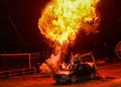 В Камышин приехало "шок-шоу" каскадеров, трибуны остались довольны