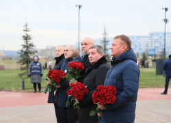 Андрей Бочаров в Кемерово передал Кузбассу капсулу с землёй Мамаева кургана