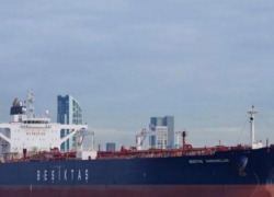 Украина ударила по турецкому танкеру в Черном море: судно шло с российской нефтью